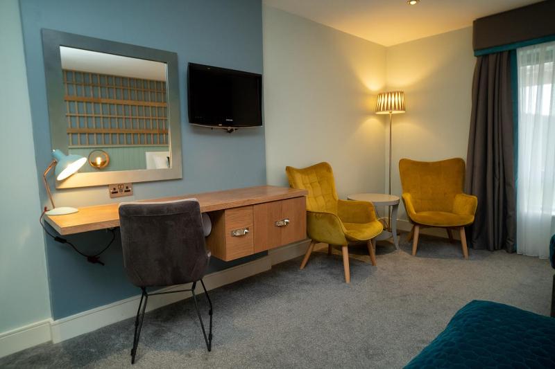 Family Room (2 Adults + 2 Children) image 2
