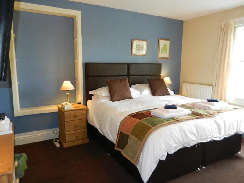 Classic Double or Twin Room image 2