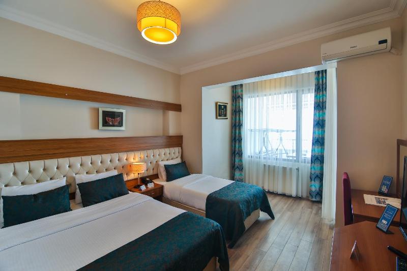 Triple Room image 2