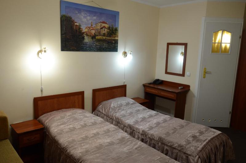 Double or Twin Room with Private Bathroom image 3