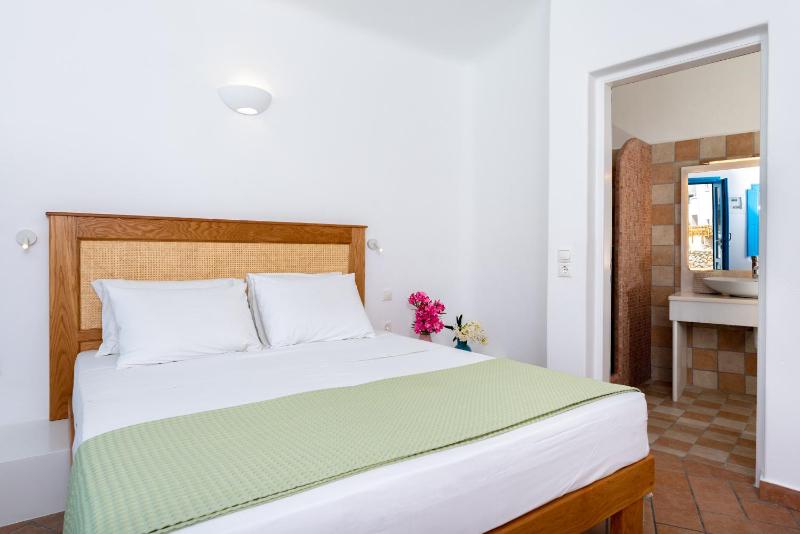 Junior Suite with Pool View image 4