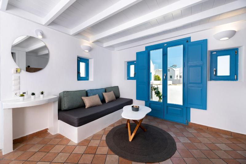 Superior Suite - Split Level with Pool View image 1