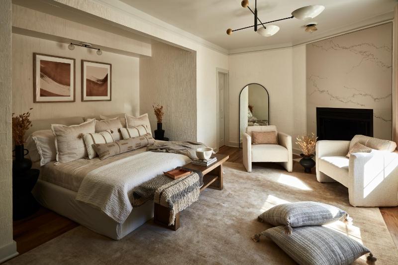 Deluxe King Room image 3
