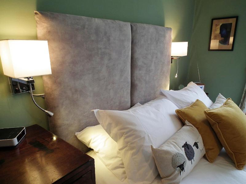 Superior King Room image 2