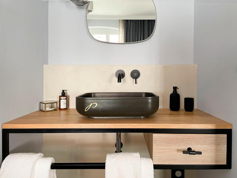 Large Double Room image 3