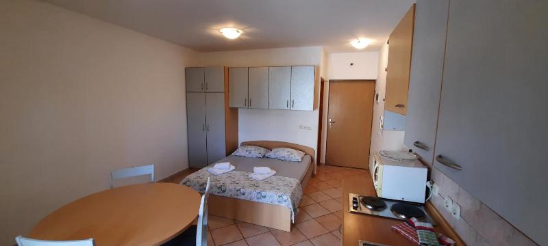 Studio Apartment image 1
