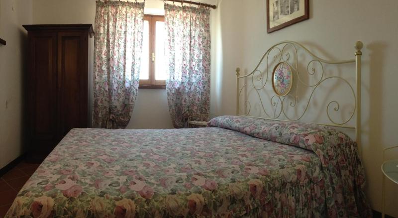 One-Bedroom Apartment image 2