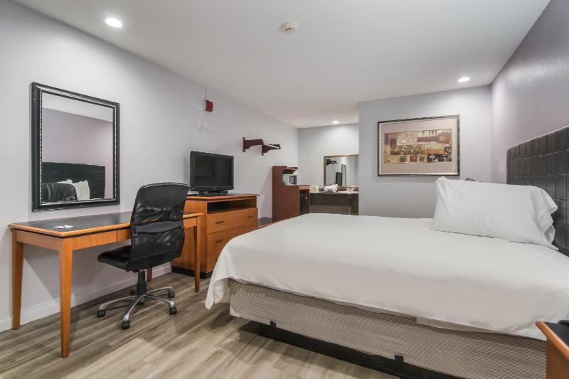 1 King Bed with Microwave Non Smoking image 1