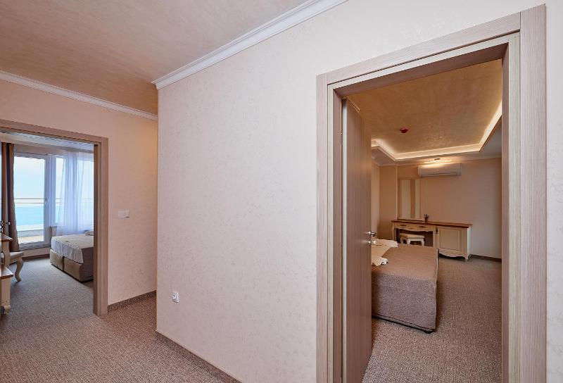 Apartment with Sea View image 2