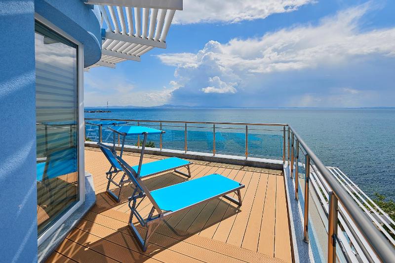 Apartment with Sea View image 4