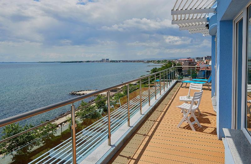 Apartment with Sea View image 3