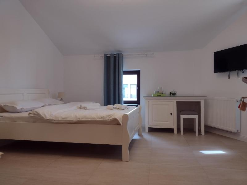Adrys Boutique Villa - image 9