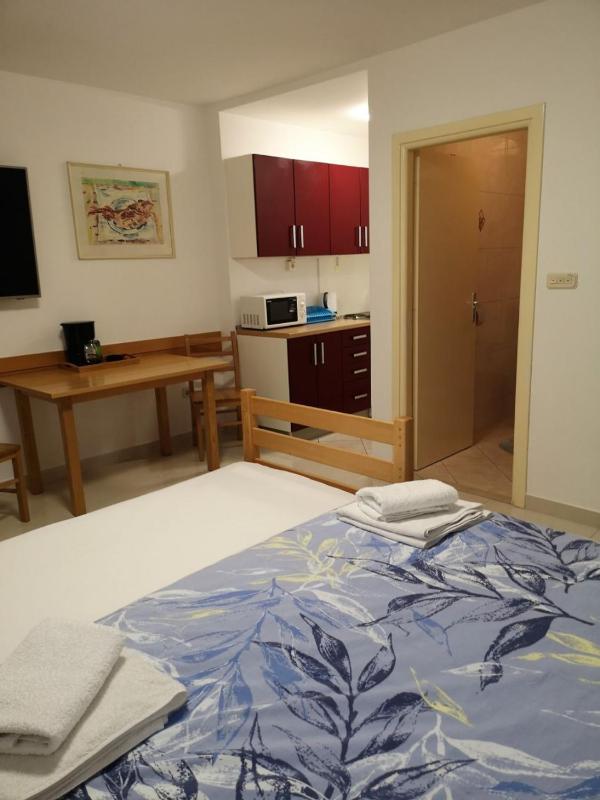 Studio Apartment 1 image 2