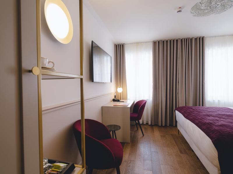 Double Room with Old Town View image 4