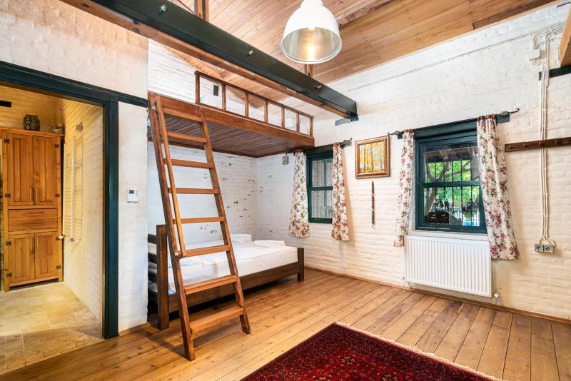 Deluxe Family Suite image 2