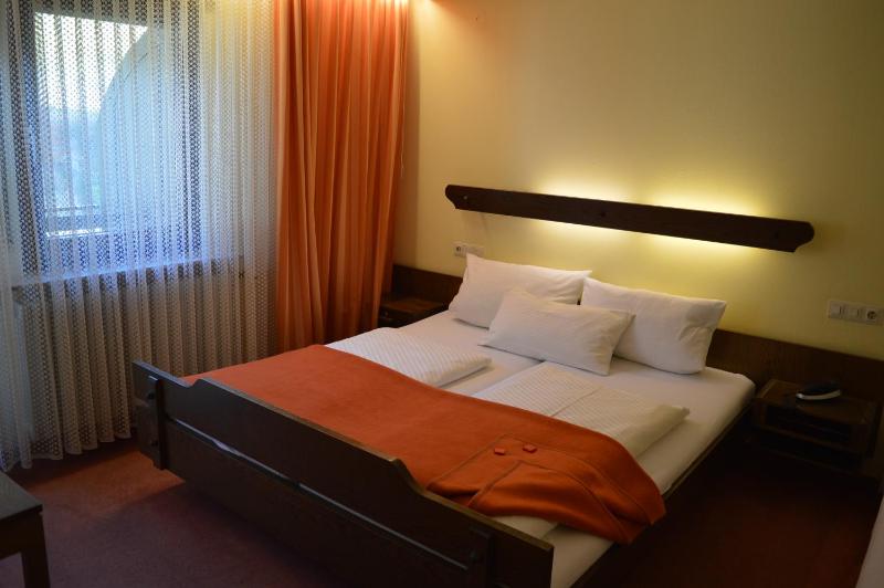 Double Room with Balcony image 2