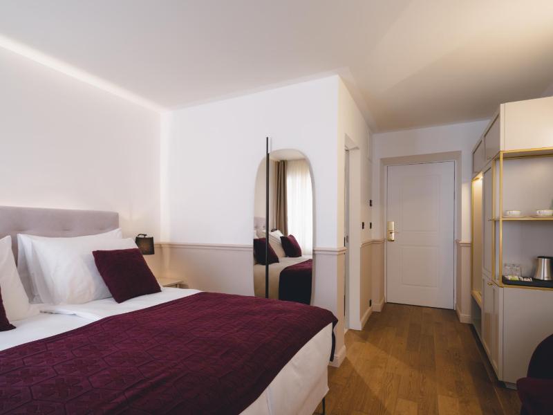 Double Room with Old Town View image 3