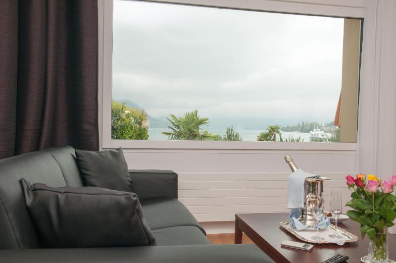 Superior Double Room with Lake View image 3