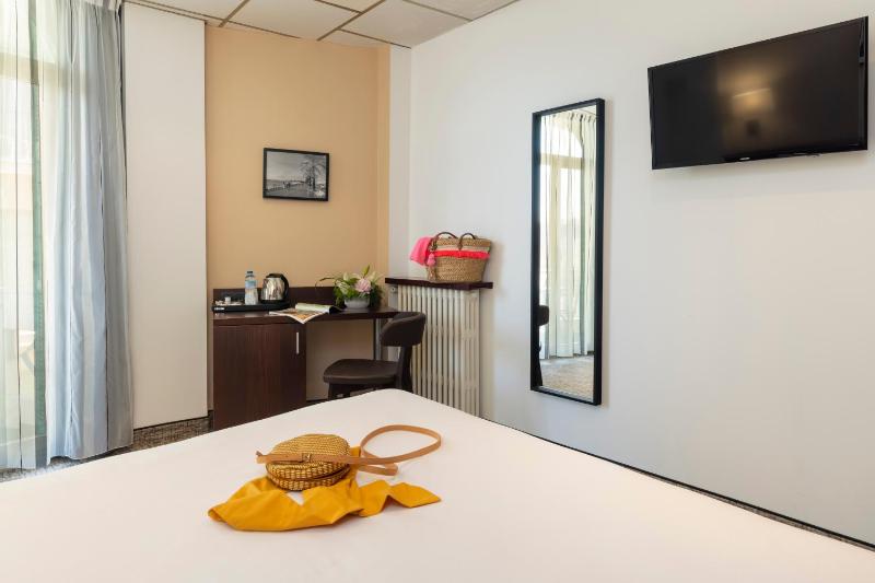 Superior Double Room image 2