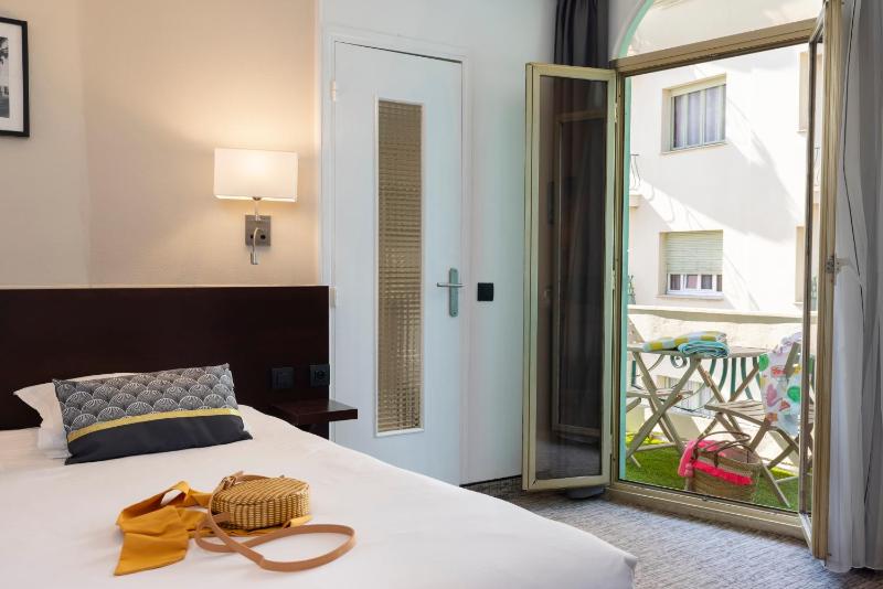 Superior Double Room image 3