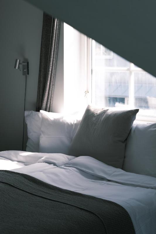 Standard Twin Room image 2