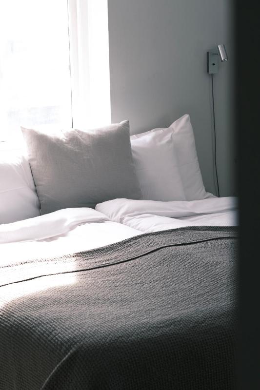 Standard Twin Room image 4