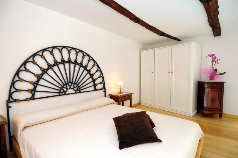 King Room with Balcony image 2