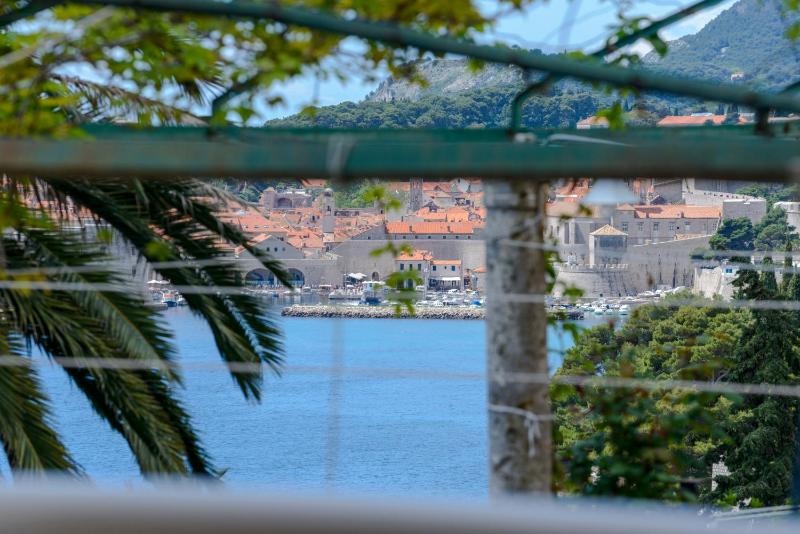 One-Bedroom Apartment with Terrace and Sea View image 4