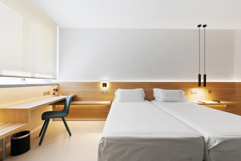 Deluxe Double Room image 2