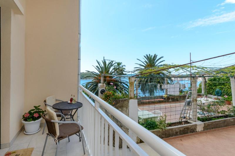 One-Bedroom Apartment with Terrace and Sea View image 3