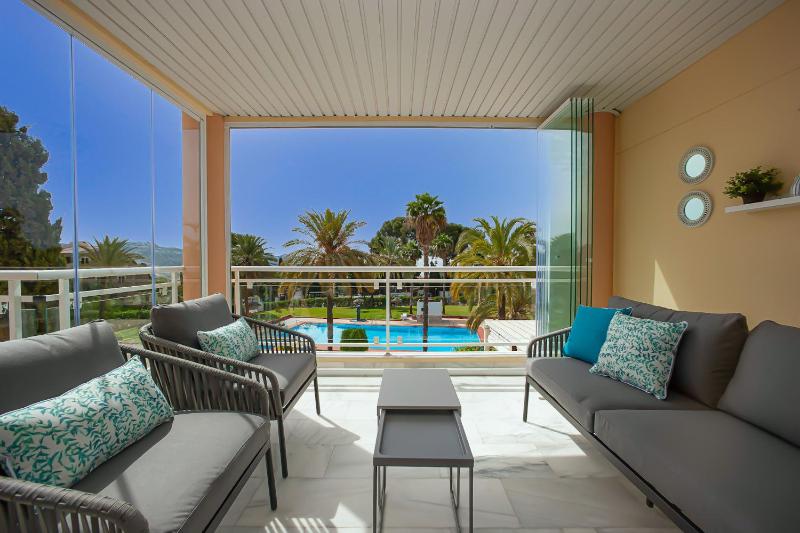 Las Palmeras Beach with Community Pool - image 1