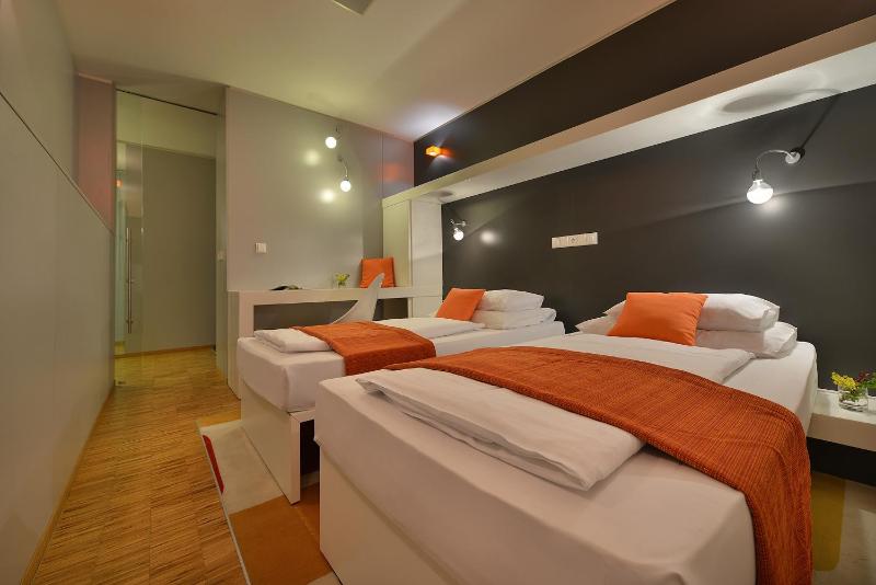 Superior Suite with Terrace and Whirlpool  image 4