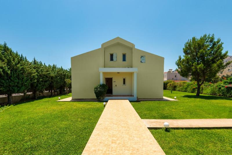 Three-Bedroom House image 4