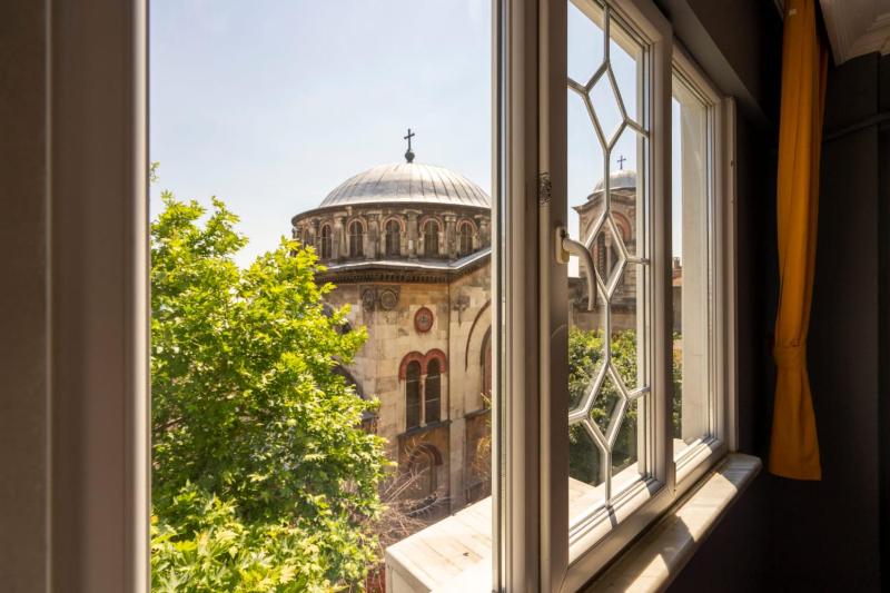 Deluxe Double or Twin Room with City View image 3