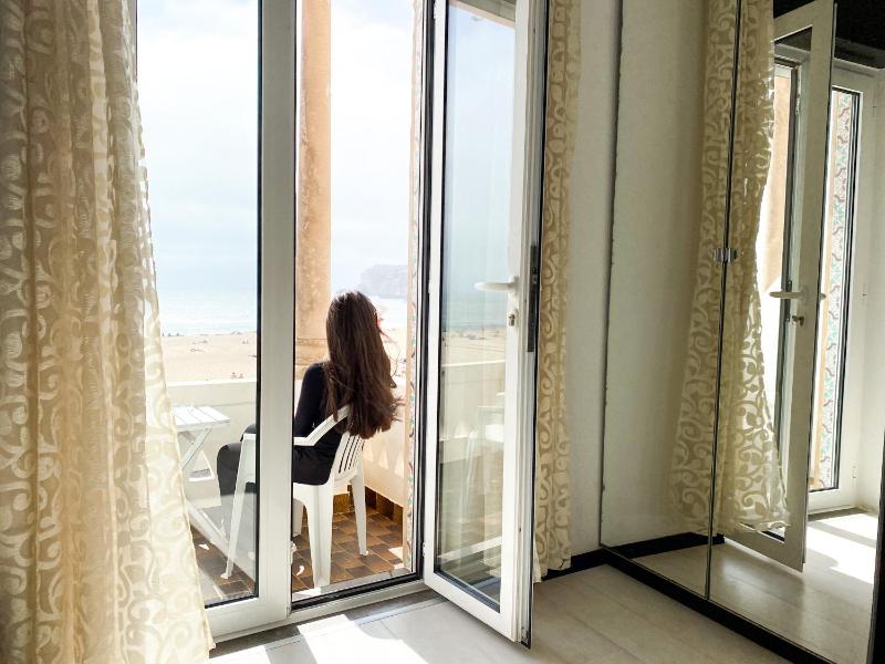 Double Room with Sea View image 4