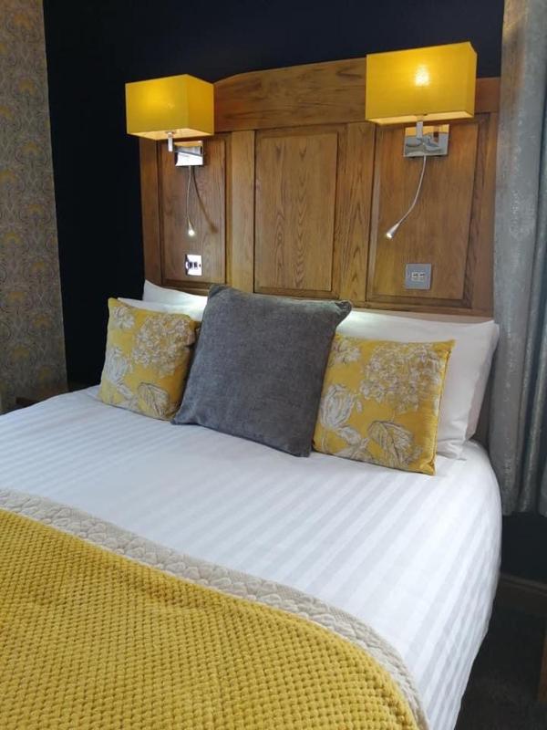 Double Room with Private Bathroom image 3