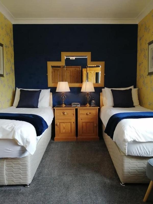 Twin Room with Private Bathroom image 1