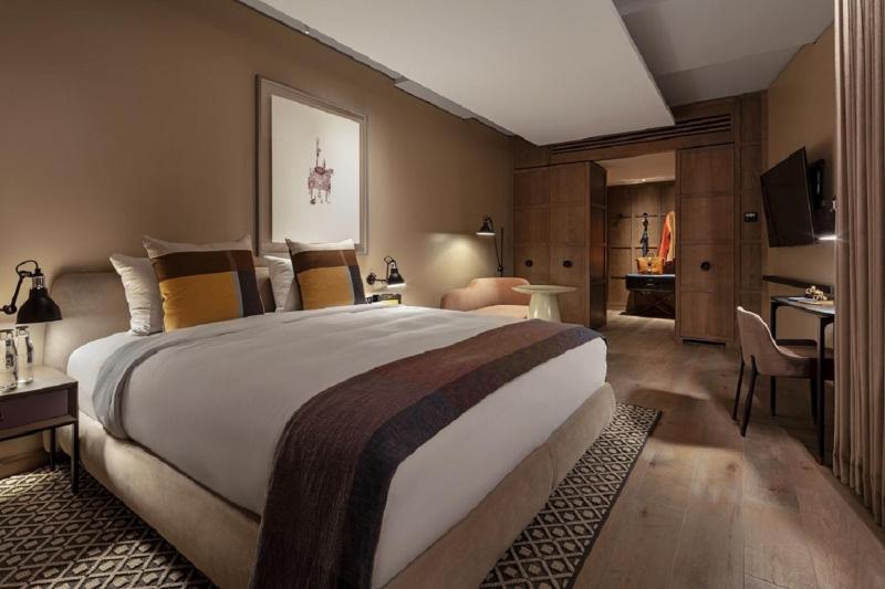 Corner Suite image 3