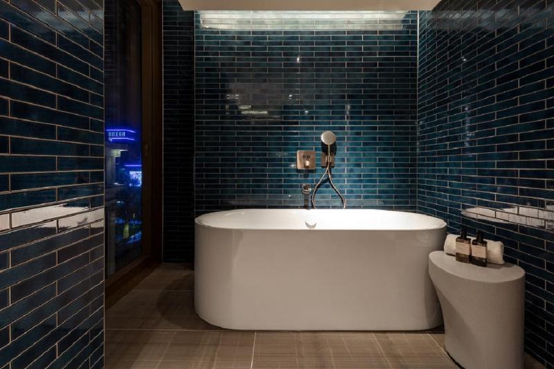 Corner Suite image 4