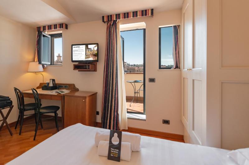 Superior Single Room with View image 4