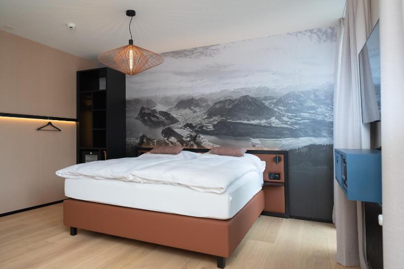 Superior Triple Room image 4