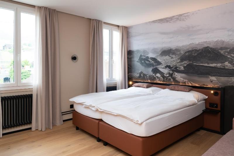 Double Room image 3