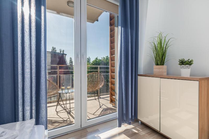 Apartamenty Feniks by Noclegi Renters - image 12