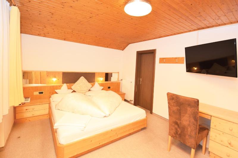 Double Room image 1
