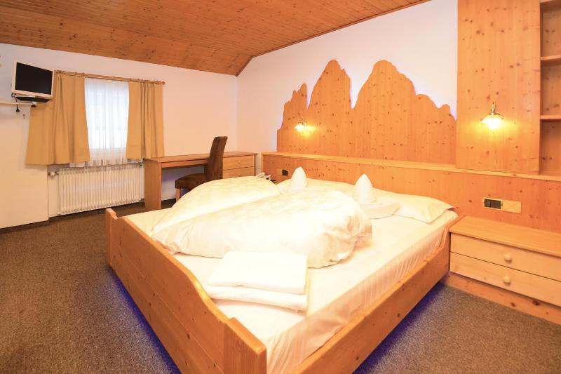Double Room image 4