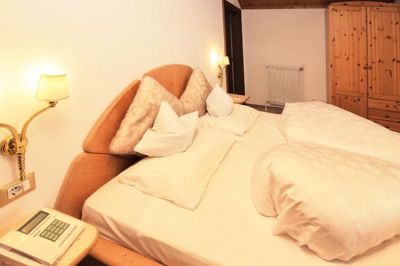 Double Room image 3