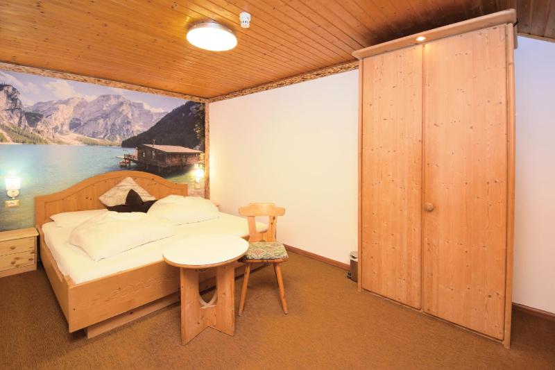 Family Room image 2