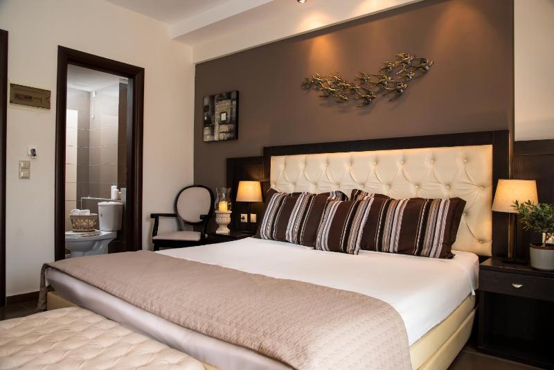 Double or Twin Room image 3