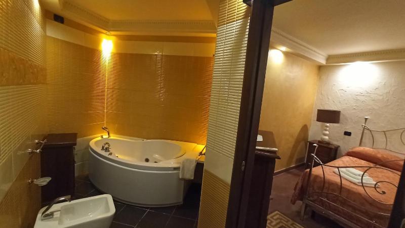 Double Room with Spa Bath image 3