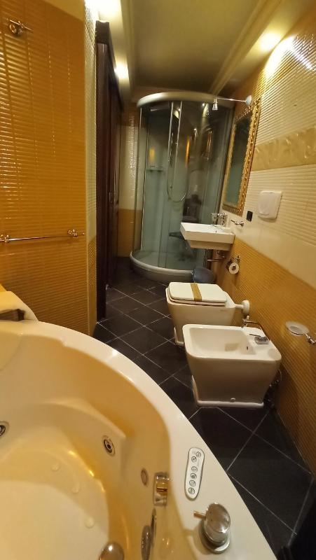 Double Room with Spa Bath image 1